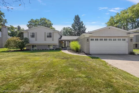 5946 Brynthrop Dr, Shelby Township, MI 48316