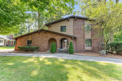 38649 Southfarm Ln, Northville, MI 48167