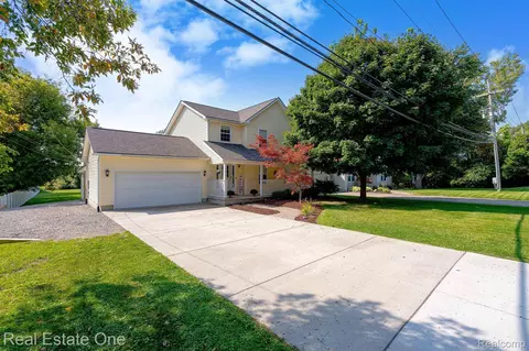 1216 Taylor Rd, Auburn Hills, MI 48326