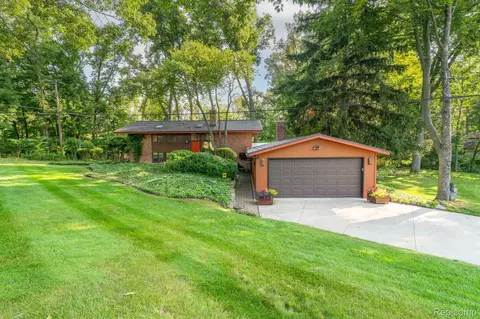 29590 Highmeadow Rd, Farmington Hills, MI 48334