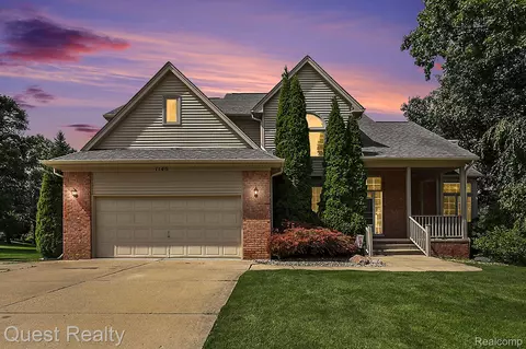 1140 American Elm St, Orion, MI 48360