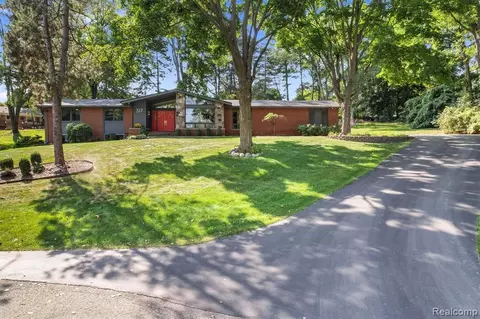 317 Broadleaf Dr, Rochester, MI 48306