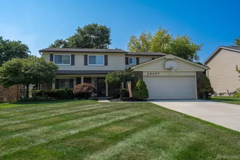 28497 Newport St, Farmington Hills, MI 48331