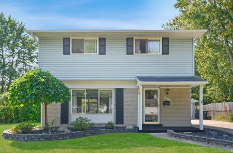 40509 Irval Dr, Sterling Heights, MI 48313