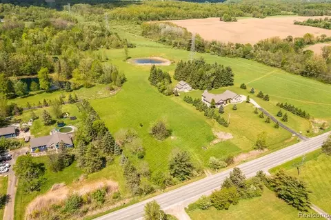 11325 Hill Rd, Goodrich, MI 48438