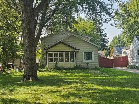 21920 Maxine St, Saint Clair Shores, MI 48080