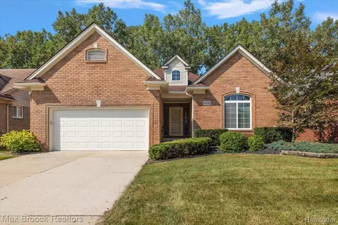 40703 Long Horn Dr, Sterling Heights, MI 48313
