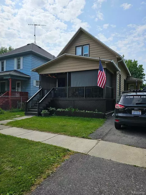 936 Pine St, Port Huron, MI 48060