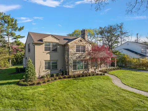 3535 Bradway Blvd, Bloomfield Township, MI 48301