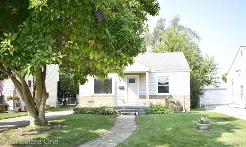 1110 22nd St, Wyandotte, MI 48192
