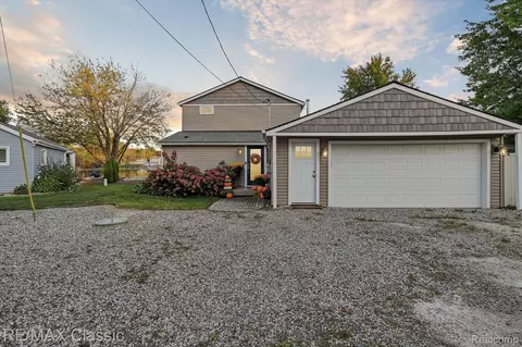 8783 Lagoon Dr, Brighton, MI 48116