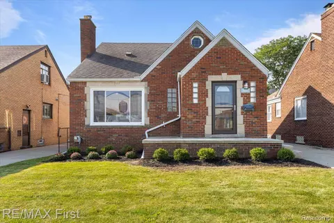 15330 Veronica Ave, Eastpointe, MI 48021