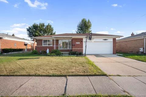 8282 Stanley Dr, Warren, MI 48093
