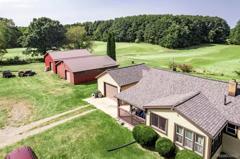 5589 Clear Lake Rd, North Branch, MI 48461