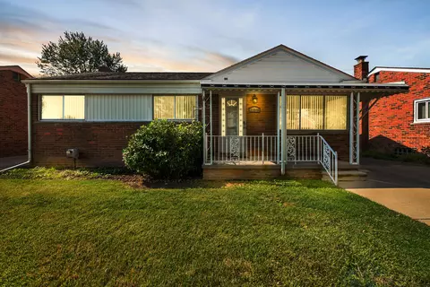 23248 Port St, Saint Clair Shores, MI 48082