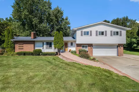 1213 Carter Dr, Flint, MI 48532