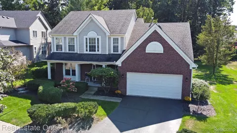 555 Sandhurst St, Oxford, MI 48371