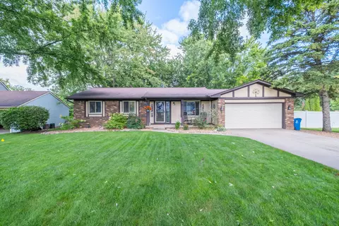 211 Maple Dr, Linden, MI 48451