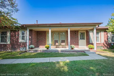 49331 Glasco Crt Ct, Shelby Township, MI 48315