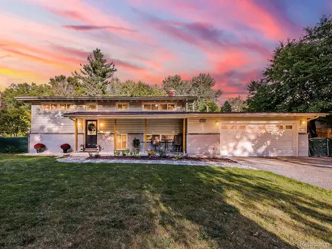 1796 Big Trail Rd, Commerce, MI 48390