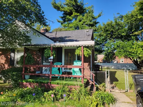 18829 Kelly Rd, Detroit, MI 48224