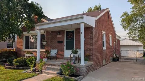1676 Winchester Ave, Lincoln Park, MI 48146