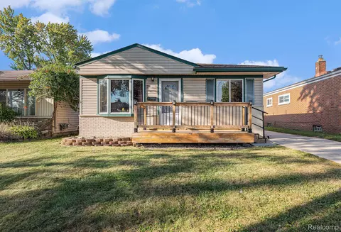 22715 Lake Dr, Saint Clair Shores, MI 48082