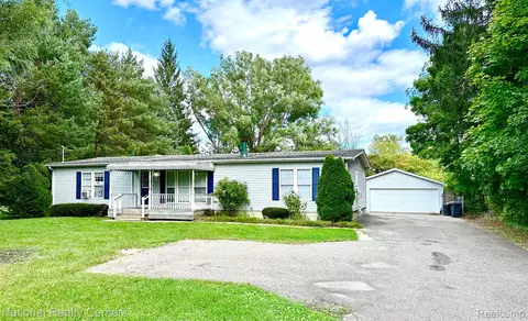 2520 Covert Rd, Burton, MI 48509