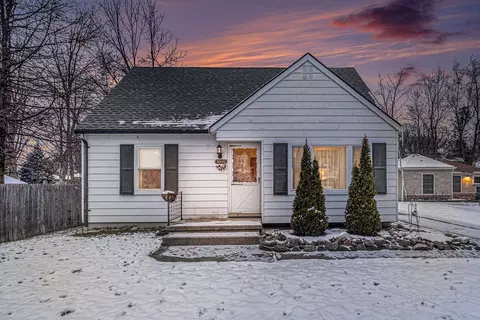 3590 Richmond St, Waterford, MI 48328
