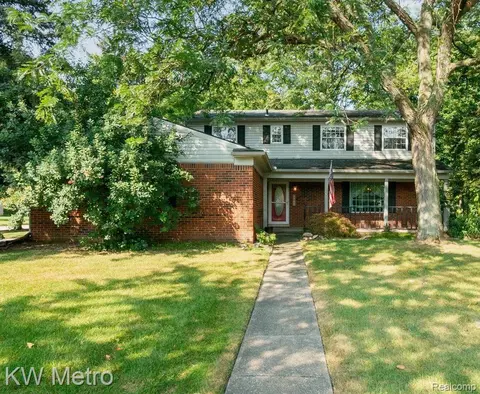 5861 Slate Dr, Troy, MI 48085