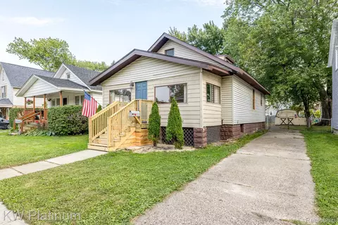 1524 Gillett St, Port Huron, MI 48060