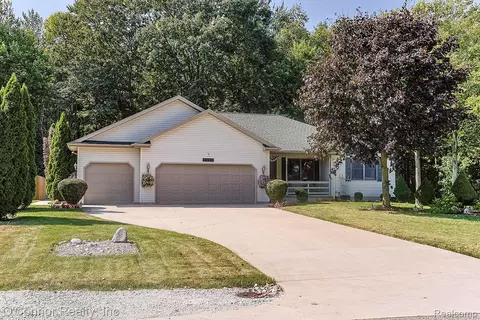2073 Edward Ln W, Kimball, MI 48074