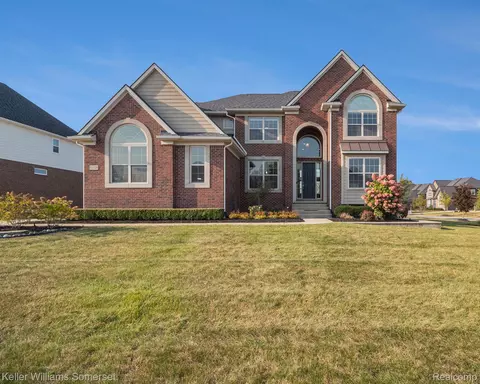 51528 Turnburry Dr, Lyon, MI 48178