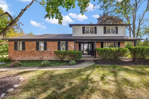27796 Westcott Crescent Cir, Farmington Hills, MI 48334