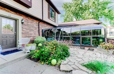 955 Woodlane Dr #12, Rochester Hills, MI 48307