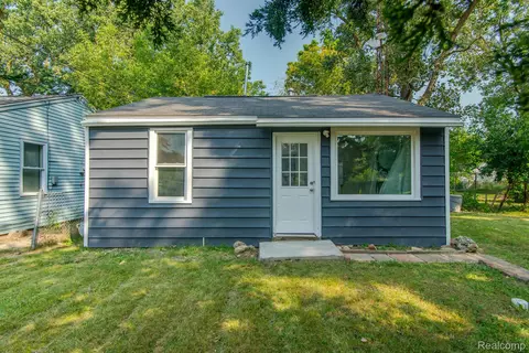 2143 E Scottwood Ave, Burton, MI 48529