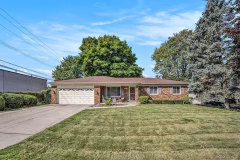 2970 Corinthia Dr, Rochester Hills, MI 48309