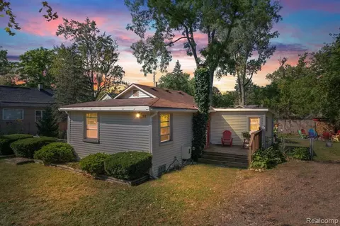 81 N Eagan Dr, Lake Orion, MI 48362