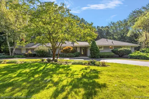 25862 Hersheyvale Dr, Franklin, MI 48025