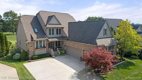 5352 Versailles Ave, Genoa, MI 48116