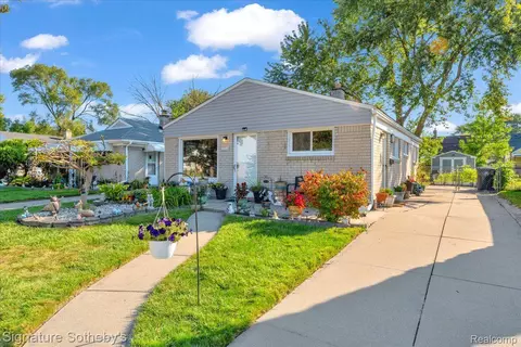 26264 Lehner St, Roseville, MI 48066