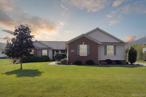 3623 N Quarry Creek Dr, White Lake, MI 48383