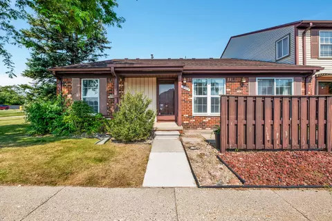39373 Heatherheath Dr, Clinton Township, MI 48038