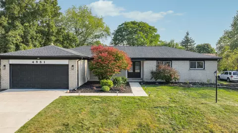 4881 Faircourt Dr, West Bloomfield, MI 48322