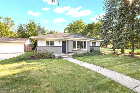 31374 Rutland St, Beverly Hills, MI 48025