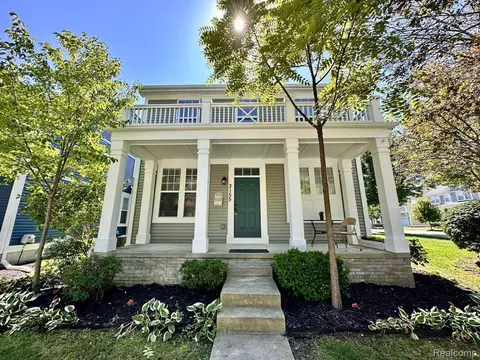 3155 Summers Rd, Keego Harbor, MI 48320