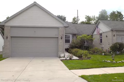 3091 Harbor Crt 38 10 Ct #38, Waterford, MI 48328