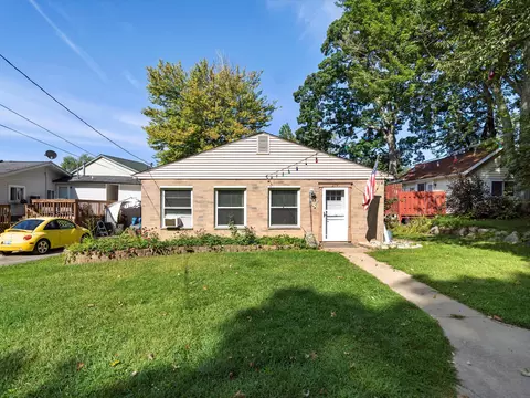 274 Pine Dr, Oakland, MI 48363