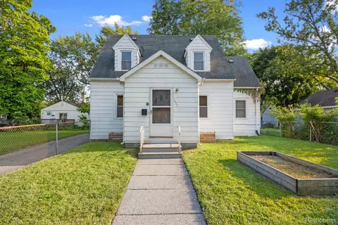 1057 Boston Ave, Waterford, MI 48328
