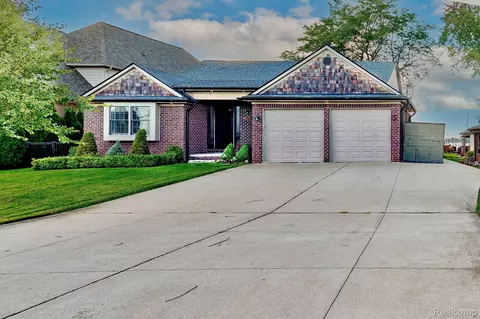 38487 Huron Pointe Dr, Harrison, MI 48045